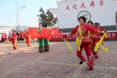 銅陵鄉(xiāng)村健身大拜年 村民門口樂(lè)陶陶_新浪看點(diǎn)